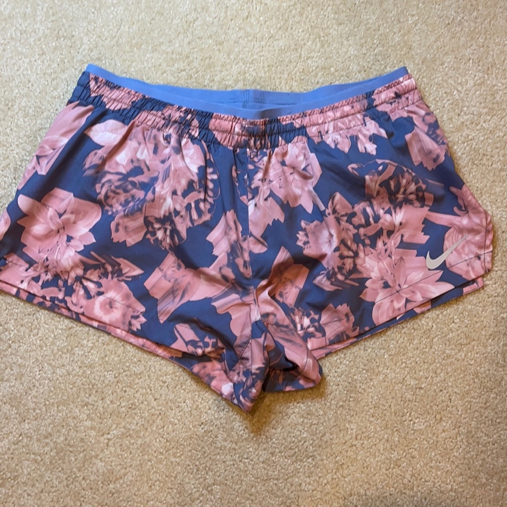 Women’s Nike rose and grey color shorts small